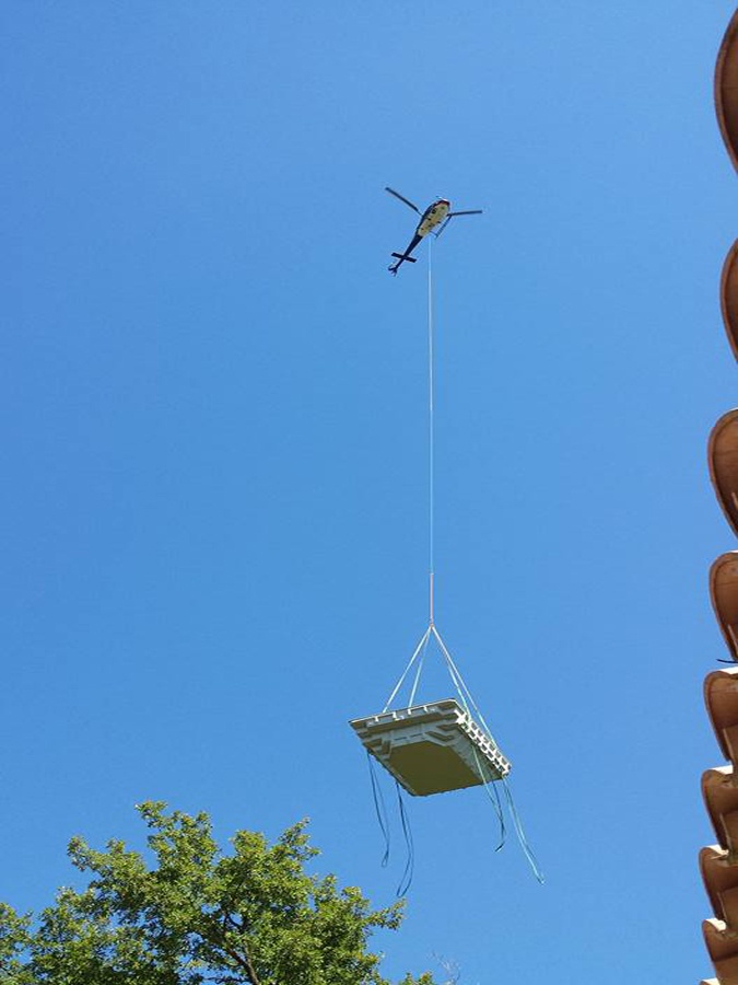 Livraison de piscine coque en hélicoptère