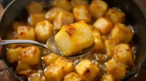 Ajoutez-le à vos pommes de terre pendant la cuisson : elles deviennent plus savoureuses, parfumées et ultra moelleuses